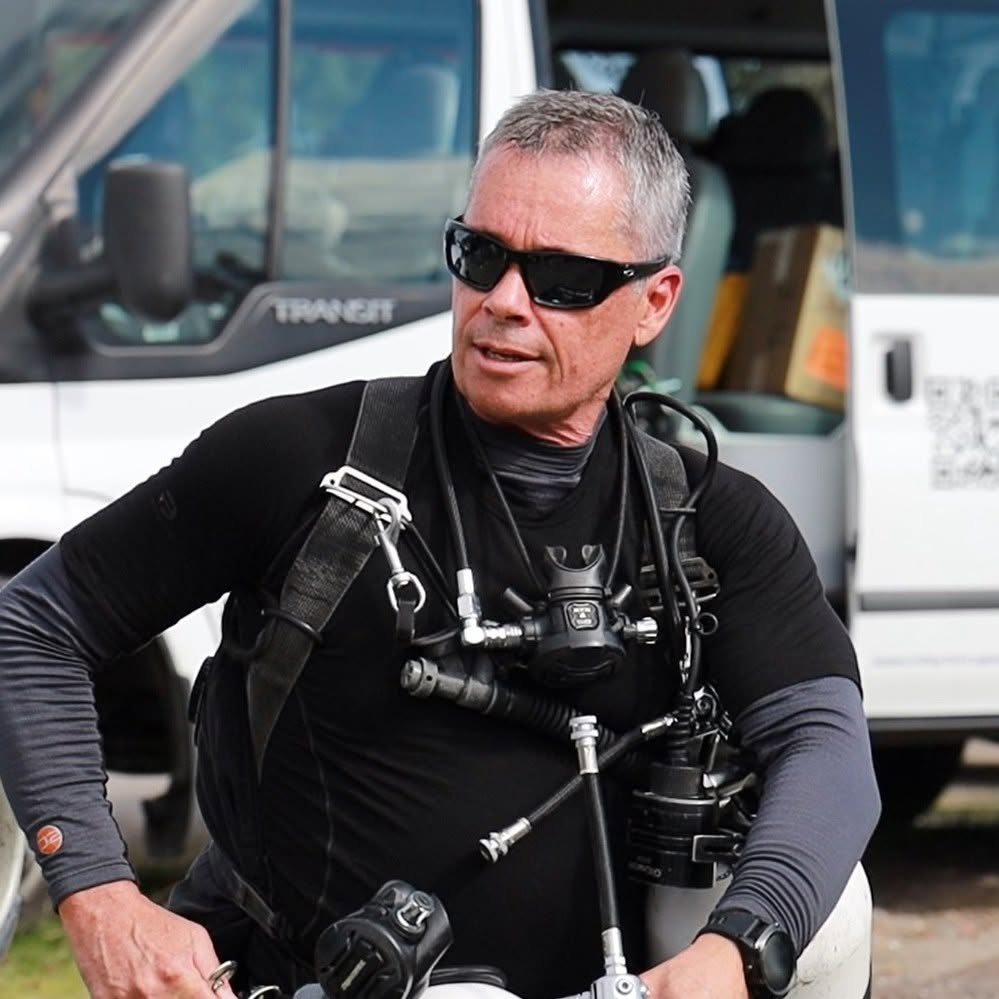 Steve Davis wearing his sidemount equipment